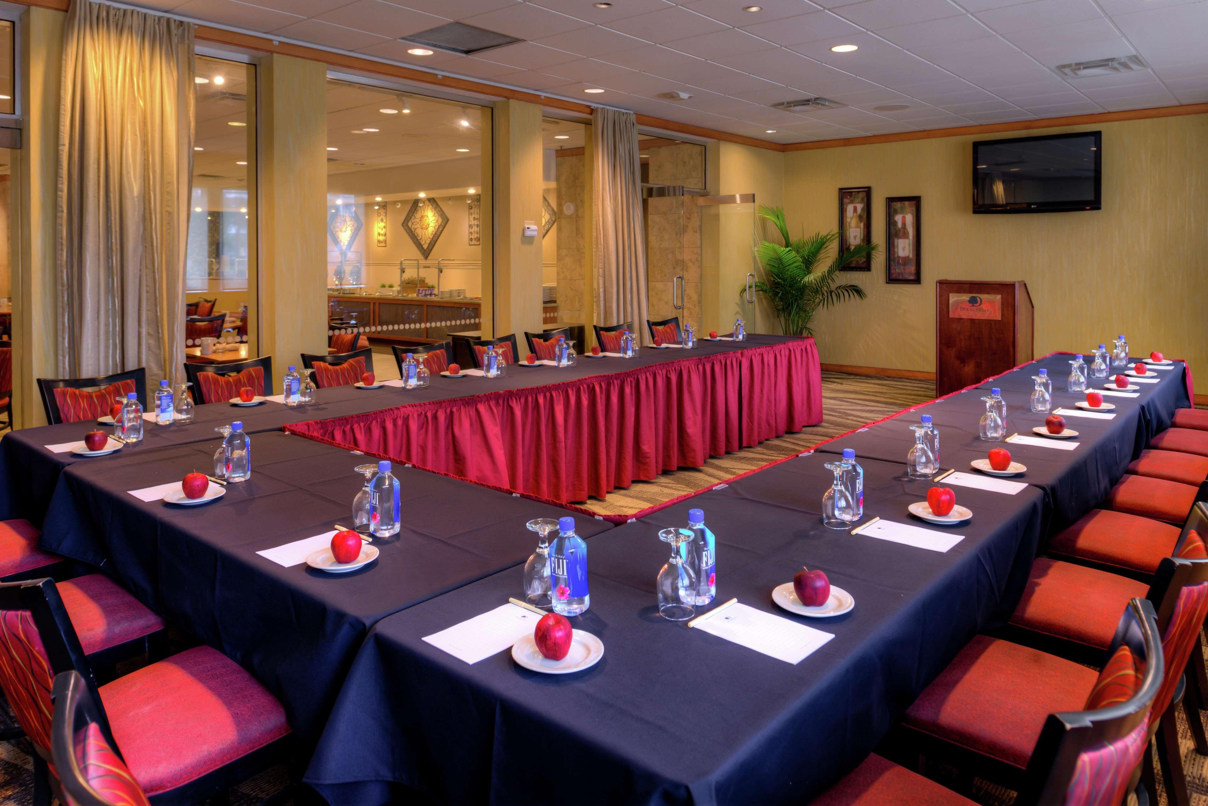 Doubletree By Hilton Hotel Tampa Airport-Westshore Exteriör bild